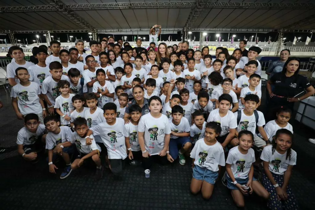 Primeira-dama de MT e Setasc leva 320 crianças para experiência inédita na Stock Car em Cuiabá