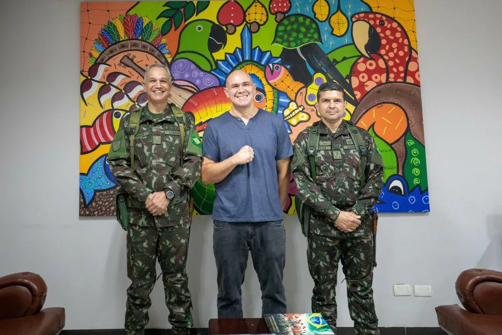 Prefeito prestigia cerimônia de troca de comando da 13ª Brigada do Exército