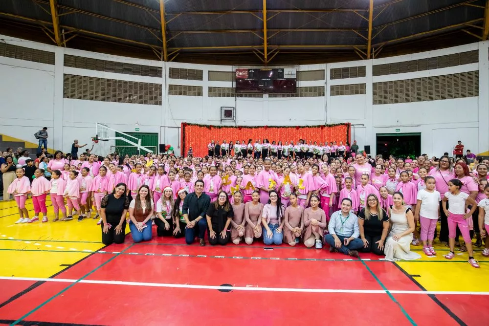 Cantata de Natal emociona público com mais de 56 Simininas em Cuiabá