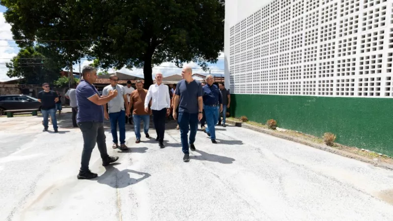 Prefeito inaugura estrutura do complexo multiuso no bairro Novo Terceiro