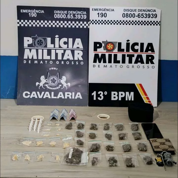 Cavalaria da PM prende homem por tráfico de drogas e apreende 52 porções de maconha e cocaína