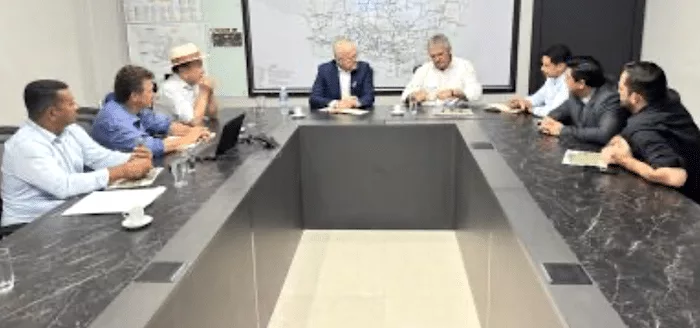 Deputado e prefeito articulam com vice-governador verbas para praça com lago no centro de Sinop