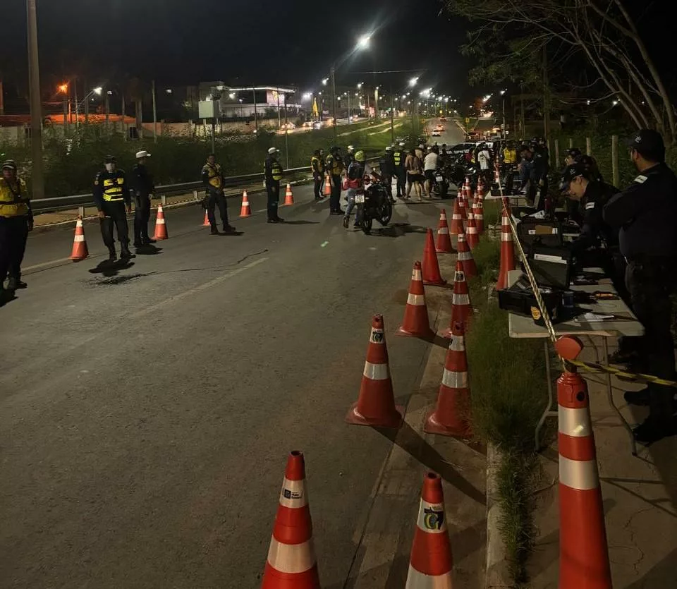 Operação Lei Seca termina com captura de foragido da Justiça e remoção de 52 motos em Cuiabá