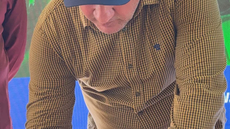 Deputado Dilmar Dal Bosco articula a regularização junto ao governo do estado e entrega títulos, destravando a produção na Gleba Divisa, em Novo Mundo