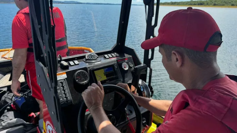 Corpo de Bombeiros localiza e resgata corpos de vítimas após naufrágio no Lago do Manso