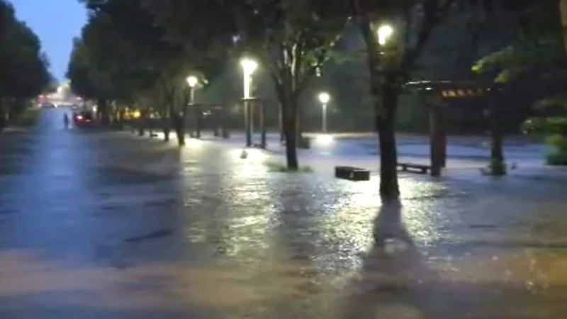 Chuva intensa causa alagamentos e interdições de vias em Nova Mutum