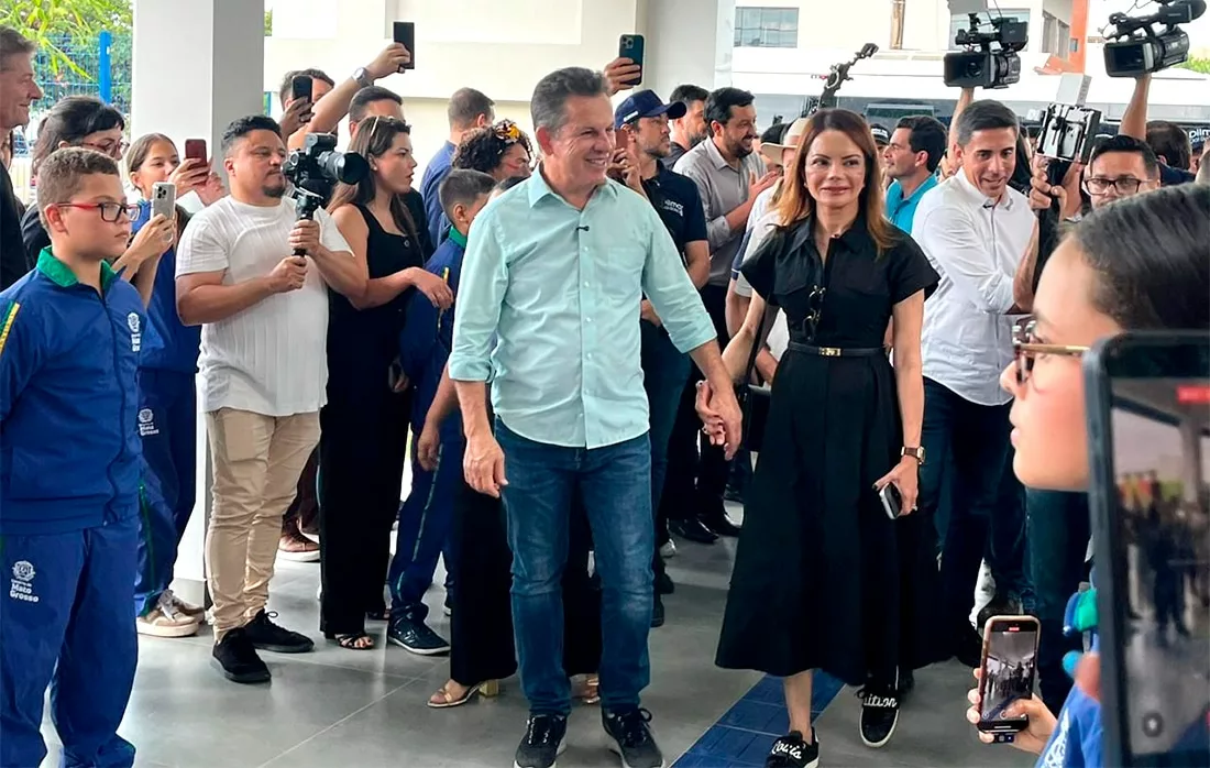 Governador chega em Sinop para inaugurar escola, lançar obras e entregar maquinários