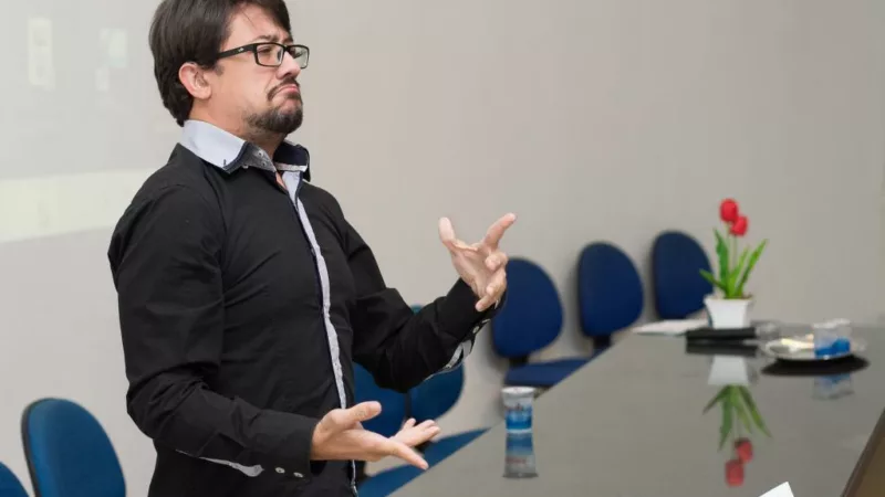 Seduc abre inscrições para Atesto de Libras e oferta 200 vagas para certificação de proficiência